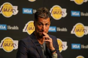 苏群：湖人败给公牛&amp;魔术的方式一模一样 球队内线遭遇空前危机